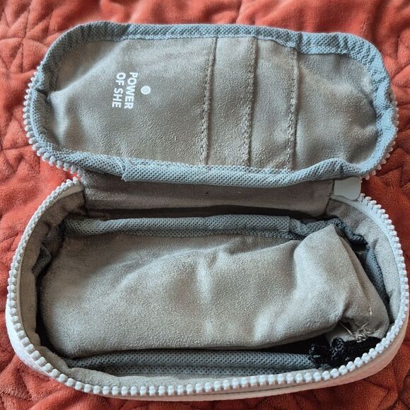 Athleta Rewards Sunglass Case Travel Pack - Picture 4 of 6